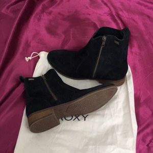 Brand new never worn Roxy booties